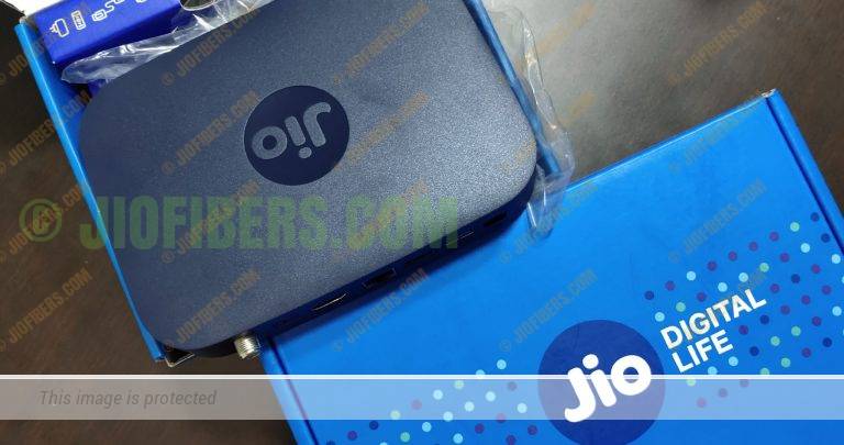 Is router free with Jio fiber?